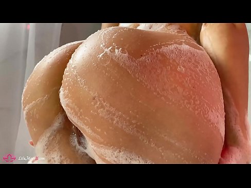 ❤️ Brunette Masturbates Pussy com Vibrador para Orgasmo Intenso no Chuveiro ❤️ Sexo vídeo em nós ❤