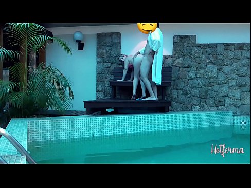 ❤️ Chefe convida empregada para a piscina, mas não conseguiu resistir a um ❤️ Sexo vídeo em nós ❤